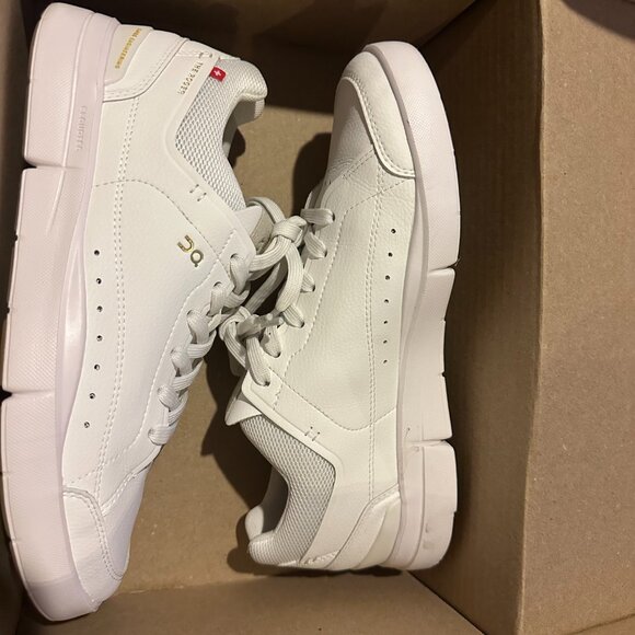 On Cloud Women's The Roger Centre Court Low Top Sneakers - Picture 4 of 14